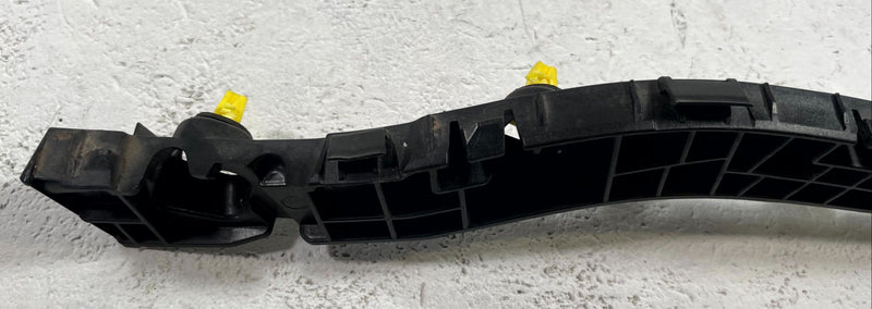 Load image into Gallery viewer, 2020 - 2025 KIA TELLURIDE REAR LEFT SIDE BUMPER UPPER SUPPORT BRACKET # 112735
