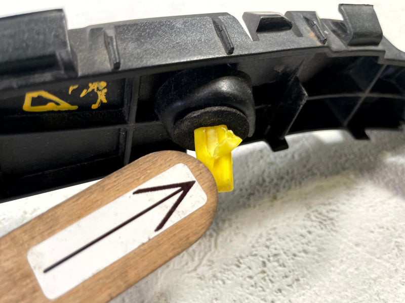 Load image into Gallery viewer, 2020 - 2025 KIA TELLURIDE REAR LEFT SIDE BUMPER UPPER SUPPORT BRACKET # 112735
