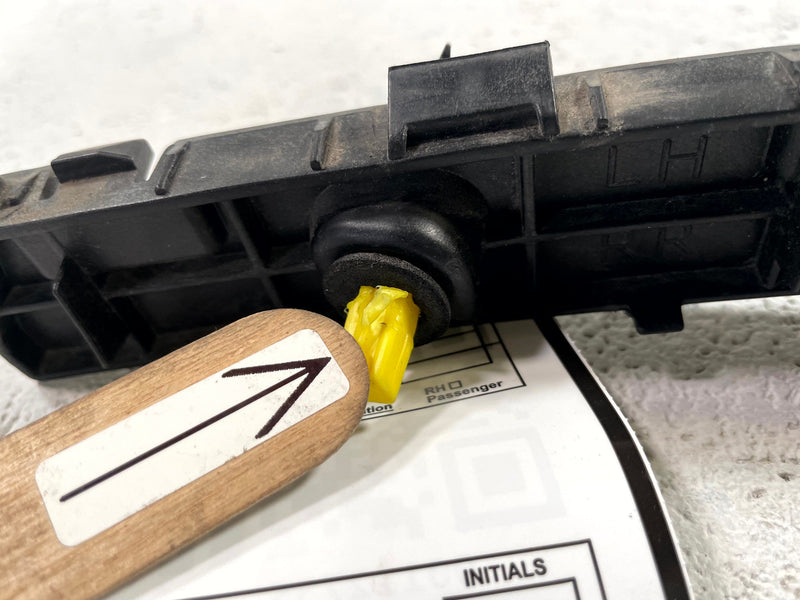 Load image into Gallery viewer, 2020 - 2025 KIA TELLURIDE REAR LEFT SIDE BUMPER UPPER SUPPORT BRACKET # 112735
