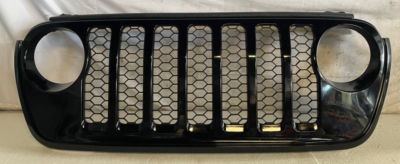 Load image into Gallery viewer, 2020-23 JEEP GLADIATOR FRONT BUMPER RADIATOR UPPER GRILLE GRILL MOLDING # 114208
