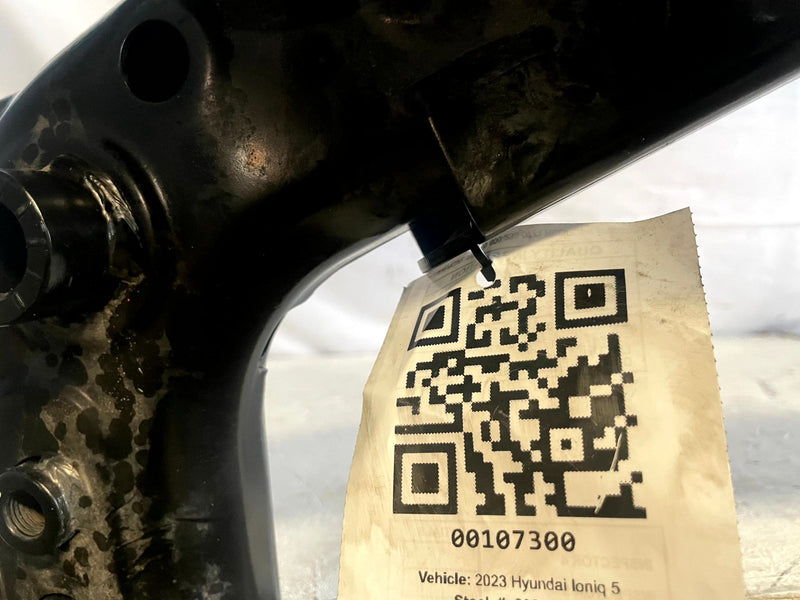 Load image into Gallery viewer, 2022-2024 HYUNDAI IONIQ 5 AWD FRONT ENGINE SUBFRAME CROSSMEMBER CRADLE # 107300
