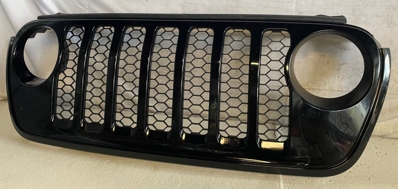 Load image into Gallery viewer, 2020-23 JEEP GLADIATOR FRONT BUMPER RADIATOR UPPER GRILLE GRILL MOLDING # 114208
