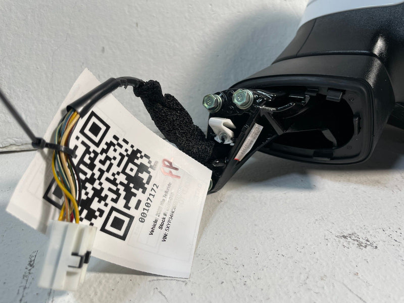 Load image into Gallery viewer, 2020-22 KIA TELLURIDE FRONT RIGHT VIEW DOOR MIRROR W/O CAMERA WHITE GWP # 107172
