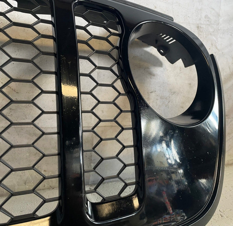 Load image into Gallery viewer, 2020-23 JEEP GLADIATOR FRONT BUMPER RADIATOR UPPER GRILLE GRILL MOLDING # 114208
