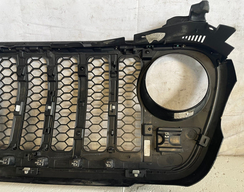 Load image into Gallery viewer, 2020-23 JEEP GLADIATOR FRONT BUMPER RADIATOR UPPER GRILLE GRILL MOLDING # 114208

