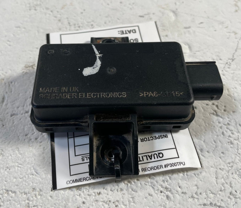 Load image into Gallery viewer, 2018 - 2021 JEEP GLADIATOR TPMS TIRE PRESSURE CONTROL SENSOR MODULE # 114114

