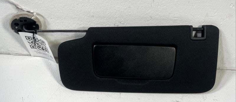 Load image into Gallery viewer, 25-26 CHEVROLET EQUINOX FRONT LEFT DRIVER SIDE SUN VISOR W/ MIRROR 1.5L # 111321
