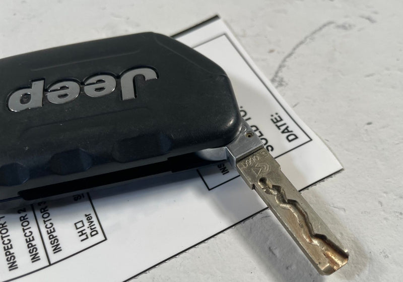 Load image into Gallery viewer, 2020 - 2026 JEEP GLADIATOR REMOTE FLIP SMART IGNITION SWITCH KEY # 114134
