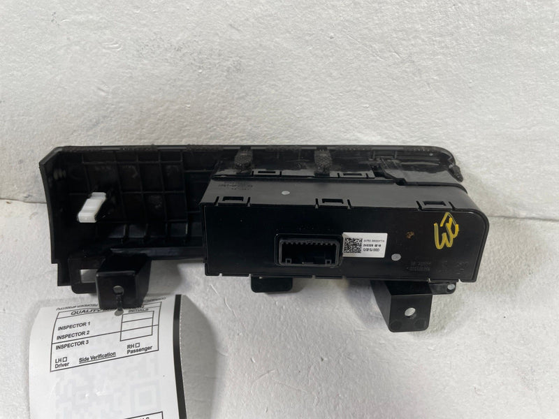 Load image into Gallery viewer, 24-26 HYUNDAI SANTA FE ELECTRIC PARKING BRAKE &amp; TRACTION CONTROL SWITCH # 108642
