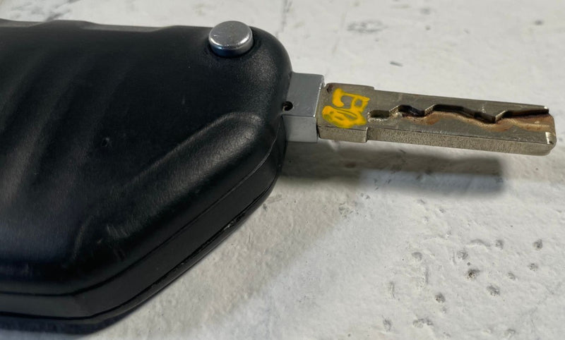 Load image into Gallery viewer, 2020 - 2026 JEEP GLADIATOR REMOTE FLIP SMART IGNITION SWITCH KEY # 114134
