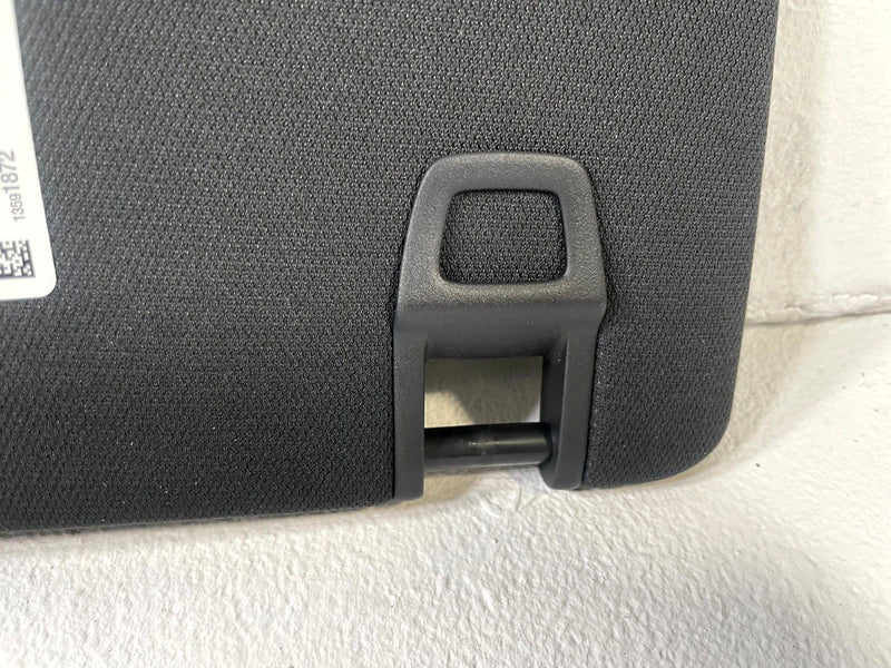 Load image into Gallery viewer, 25-26 CHEVROLET EQUINOX FRONT LEFT DRIVER SIDE SUN VISOR W/ MIRROR 1.5L # 111321

