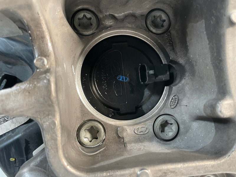 Load image into Gallery viewer, 2020-25 KIA TELLURIDE FWD REAR LEFT SIDE SPINDLE KNUCKLE W/ BEARING HUB # 107142
