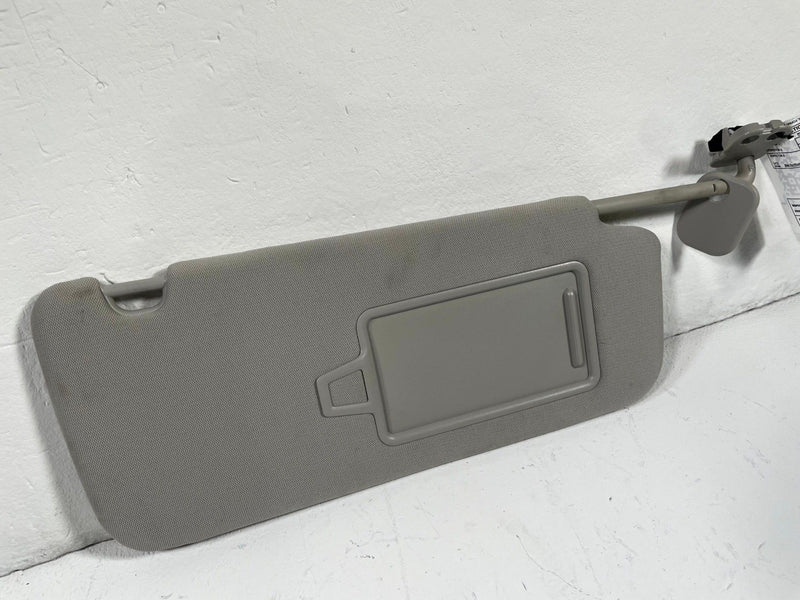 Load image into Gallery viewer, 2020 - 2025 KIA TELLURIDE FRONT RIGHT PASSENGER SIDE SUN VISOR SUNVISOR # 112754
