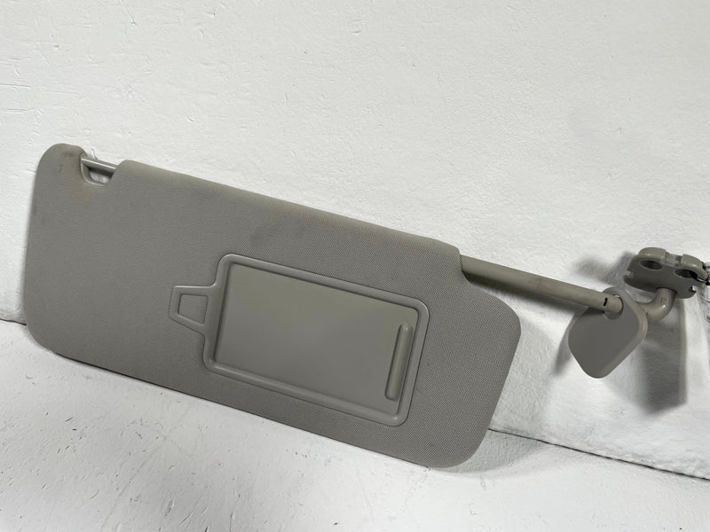 Load image into Gallery viewer, 2020 - 2025 KIA TELLURIDE FRONT RIGHT PASSENGER SIDE SUN VISOR SUNVISOR # 112754
