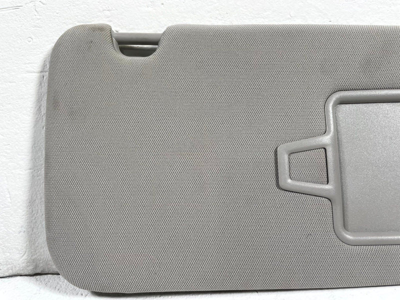 Load image into Gallery viewer, 2020 - 2025 KIA TELLURIDE FRONT RIGHT PASSENGER SIDE SUN VISOR SUNVISOR # 112754
