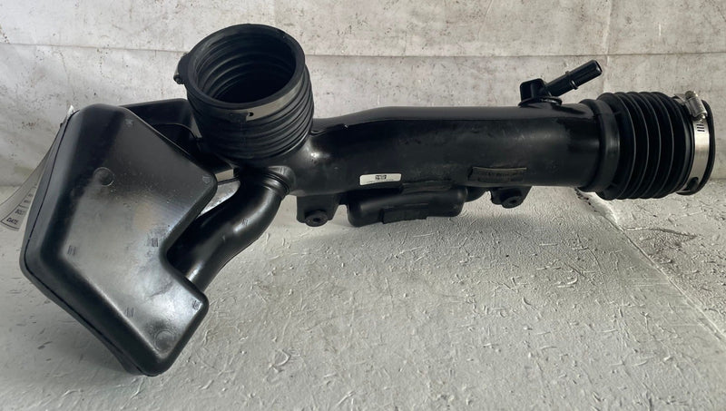 Load image into Gallery viewer, 2020-2026 JEEP GLADIATOR ENGINE AIR CLEANER INTAKE DUCT HOSE TUBE PIPE # 114157

