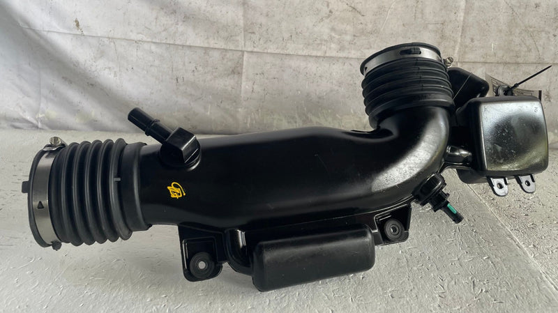 Load image into Gallery viewer, 2020-2026 JEEP GLADIATOR ENGINE AIR CLEANER INTAKE DUCT HOSE TUBE PIPE # 114157
