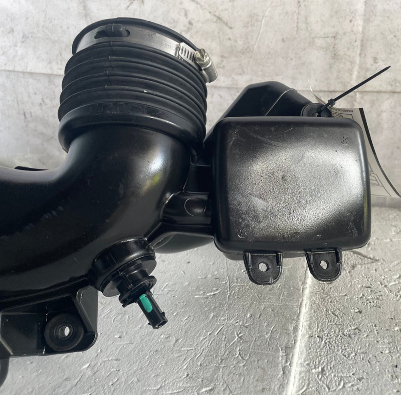 Load image into Gallery viewer, 2020-2026 JEEP GLADIATOR ENGINE AIR CLEANER INTAKE DUCT HOSE TUBE PIPE # 114157
