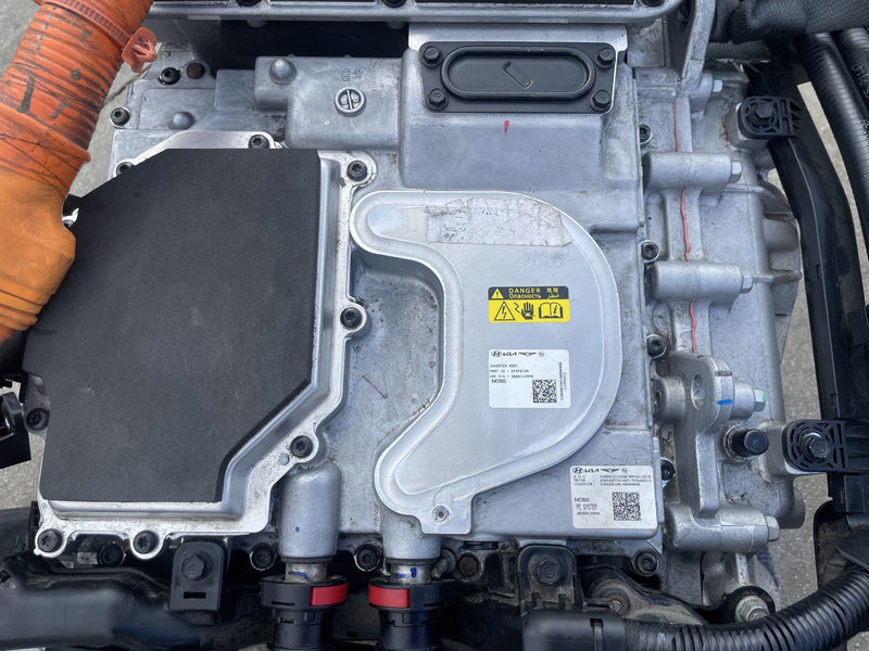 Load image into Gallery viewer, HYUNDAI IONIQ 5 AWD EM17 REAR DRIVE UNIT ENGINE ASSEMBLY 27K MILES 22-24 #107308
