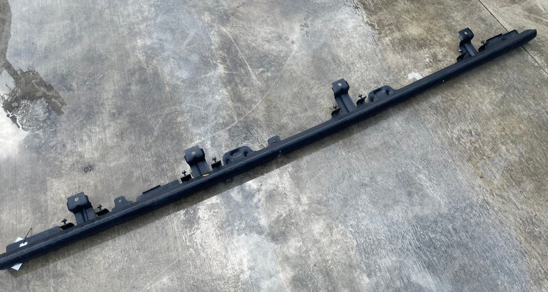 Load image into Gallery viewer, 2020 - 2026 JEEP GLADIATOR FRONT RIGHT PASSENGER BODY SIDE SILL GUARD # 114196
