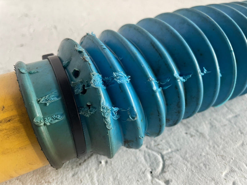 Load image into Gallery viewer, 2020-2025 JEEP GLADIATOR REAR BILSTEIN SHOCK STRUT ABSORBER 68341435AC # 114151
