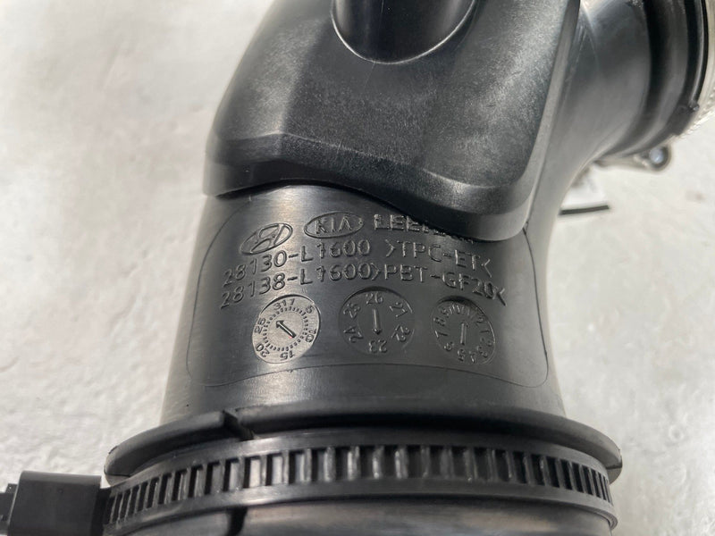 Load image into Gallery viewer, 2021-2025 HYUNDAI SANTA FE ENGINE AIR INTAKE PIPE TUBE 2.5L 28130-L1600 # 108662

