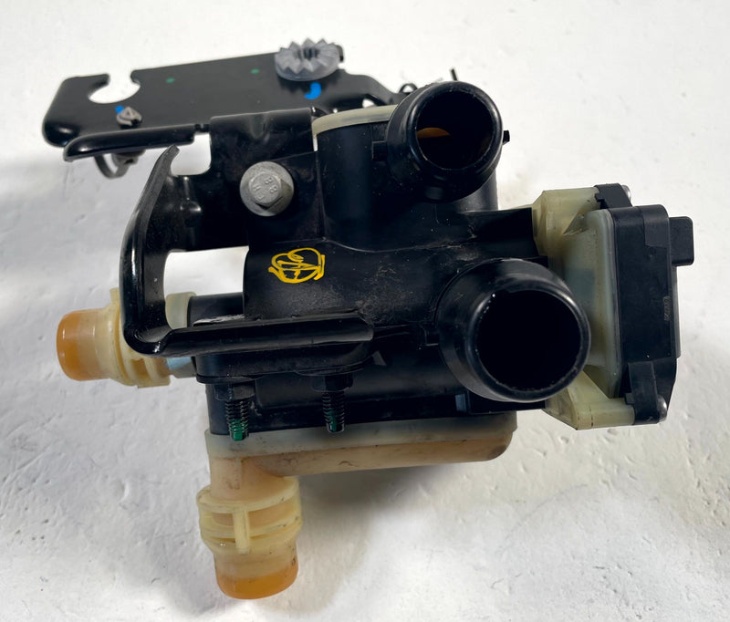 Load image into Gallery viewer, 2024 - 2026 HONDA PROLOGUE BATTERY COOLANT CONTROL VALVE 18K MILES # 114259

