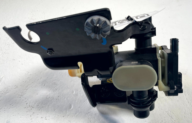 Load image into Gallery viewer, 2024 - 2026 HONDA PROLOGUE BATTERY COOLANT CONTROL VALVE 18K MILES # 114259
