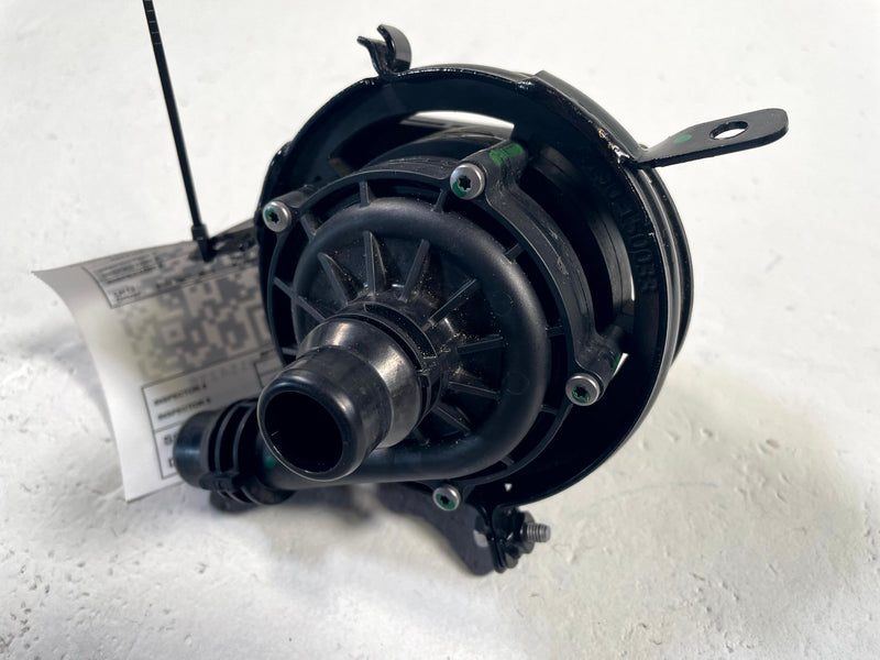 Load image into Gallery viewer, 2024 - 2026 HONDA PROLOGUE LEFT DRIVE UNIT COOLANT AUXILIARY WATER PUMP # 114238
