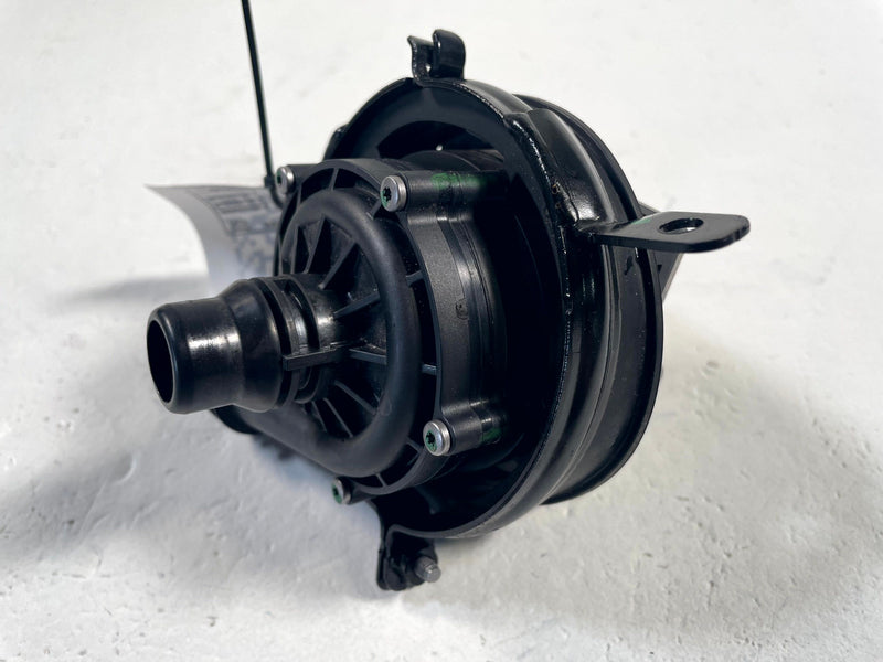 Load image into Gallery viewer, 2024 - 2026 HONDA PROLOGUE LEFT DRIVE UNIT COOLANT AUXILIARY WATER PUMP # 114238

