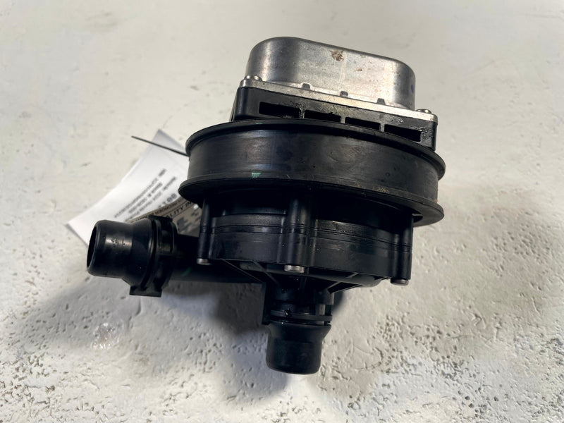 Load image into Gallery viewer, 2024-2026 HONDA PROLOGUE RIGHT DRIVE UNIT COOLANT AUXILIARY WATER PUMP # 114264
