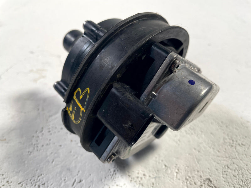 Load image into Gallery viewer, 2024-2026 HONDA PROLOGUE RIGHT DRIVE UNIT COOLANT AUXILIARY WATER PUMP # 114264
