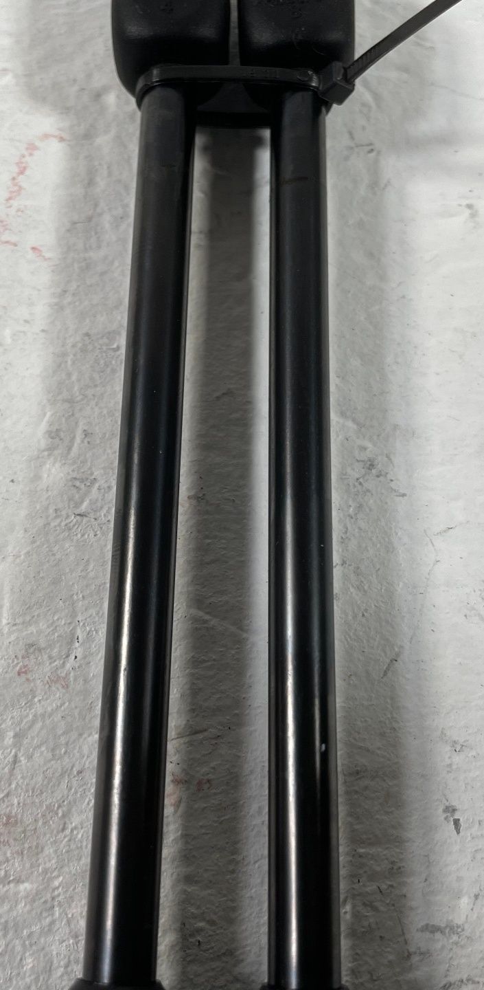 Load image into Gallery viewer, 24-26 HYUNDAI SANTA FE FRONT HOOD LH &amp; RH SIDE LIFT CYLINDER SHOCK STRUT #108646
