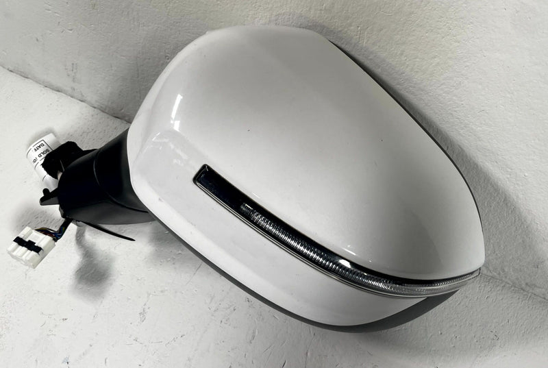 Load image into Gallery viewer, 2020-2022 KIA TELLURIDE FRONT LEFT SIDE VIEW DOOR MIRROR WHITE (GWP) # 112773
