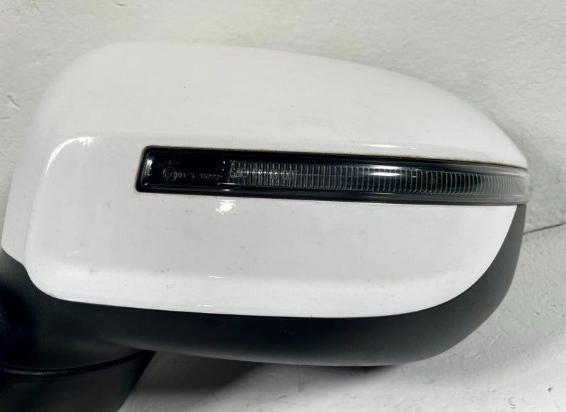Load image into Gallery viewer, 2020-2022 KIA TELLURIDE FRONT LEFT SIDE VIEW DOOR MIRROR WHITE (GWP) # 112773
