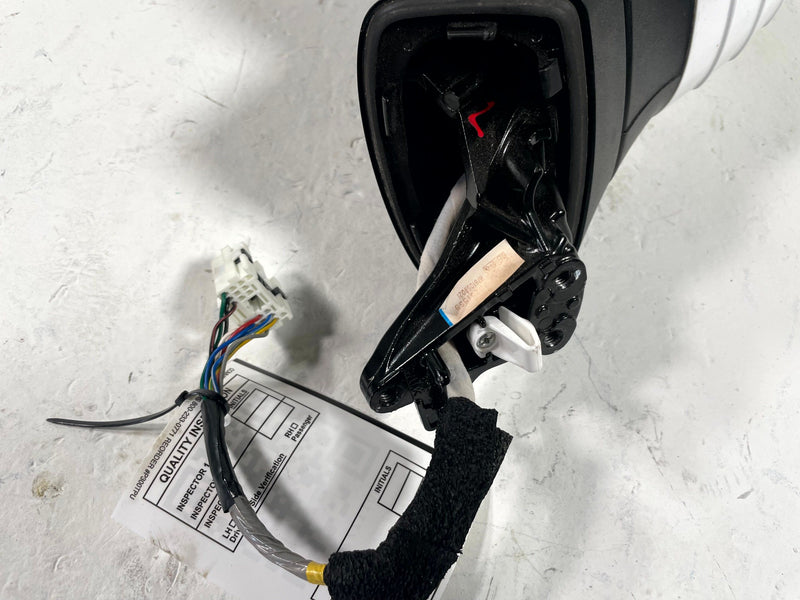 Load image into Gallery viewer, 2020-2022 KIA TELLURIDE FRONT LEFT SIDE VIEW DOOR MIRROR WHITE (GWP) # 112773

