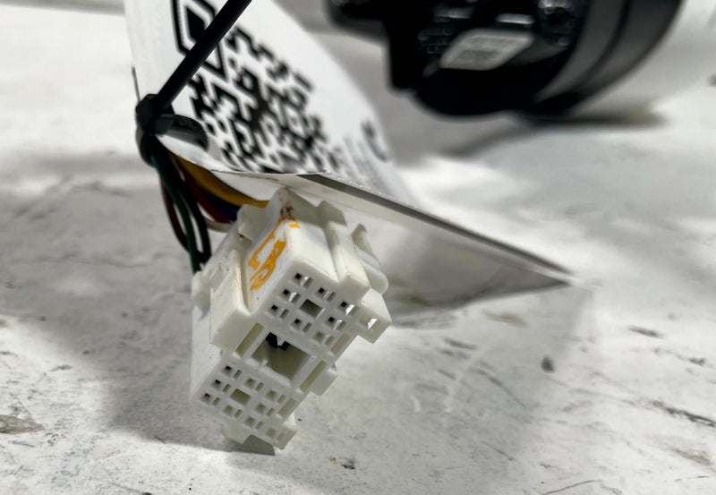 Load image into Gallery viewer, 2020-2022 KIA TELLURIDE FRONT LEFT SIDE VIEW DOOR MIRROR WHITE (GWP) # 112773
