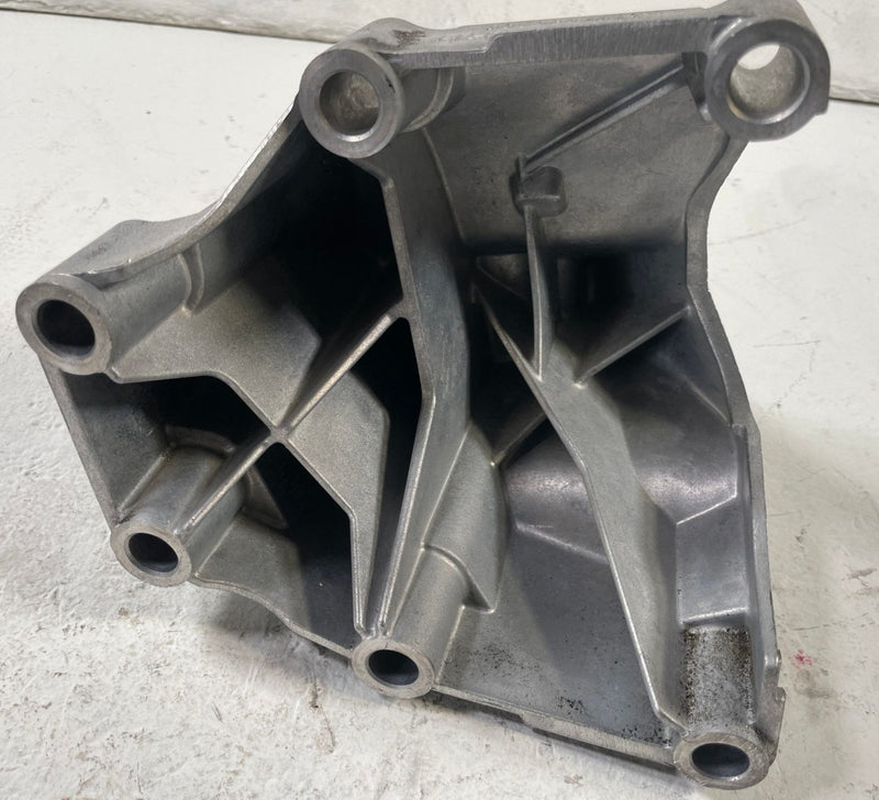 Load image into Gallery viewer, 2019-2026 GENESIS G70 FRONT RIGHT SIDE ENGINE MOUNT SUPPORT BRACKET 3.3L #110036
