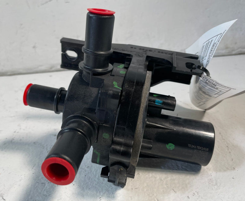Load image into Gallery viewer, 2022-2024 HYUNDAI IONIQ 5 ENGINE AUXILIARY COOLANT WATER PUMP VALVE # 107238
