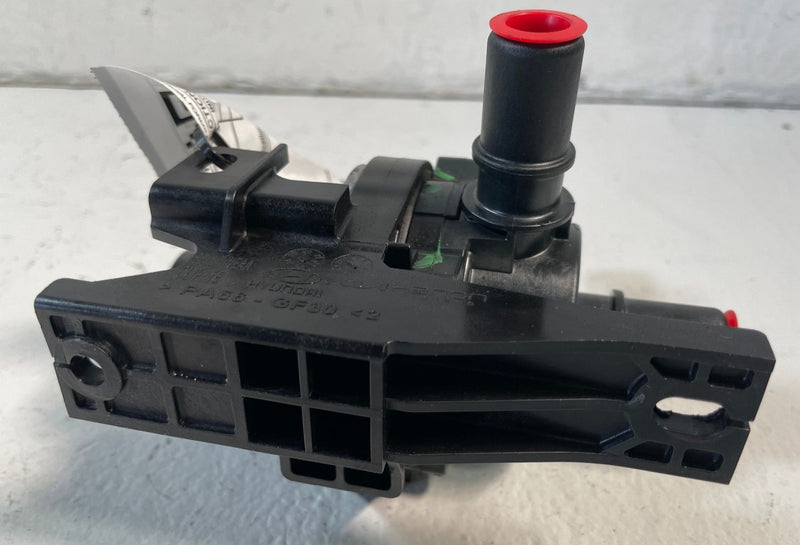 Load image into Gallery viewer, 2022-2024 HYUNDAI IONIQ 5 ENGINE AUXILIARY COOLANT WATER PUMP VALVE # 107238
