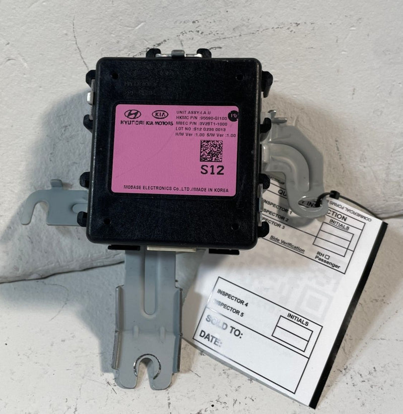 Load image into Gallery viewer, 2022-2024 HYUNDAI IONIQ 5 KEYLESS ENTRY THEFT RECEIVER CONTROL MODULE # 107229
