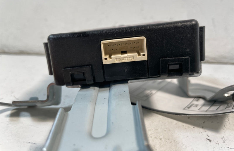 Load image into Gallery viewer, 2022-2024 HYUNDAI IONIQ 5 KEYLESS ENTRY THEFT RECEIVER CONTROL MODULE # 107229
