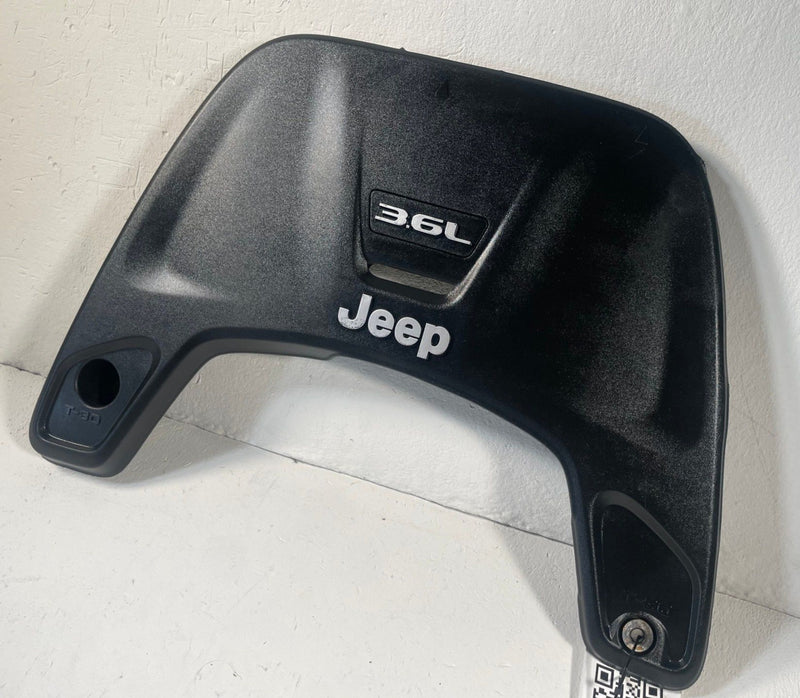 Load image into Gallery viewer, 2020 - 2023 JEEP GLADIATOR ENGINE APPEARANCE TOP COVER PANEL 3.6L # 114150
