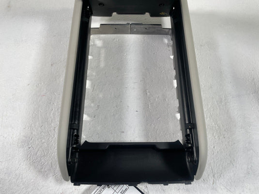 2024-2026 HYUNDAI SANTA FE FRONT CENTER CONSOLE ARM REST LID COVER GRAY