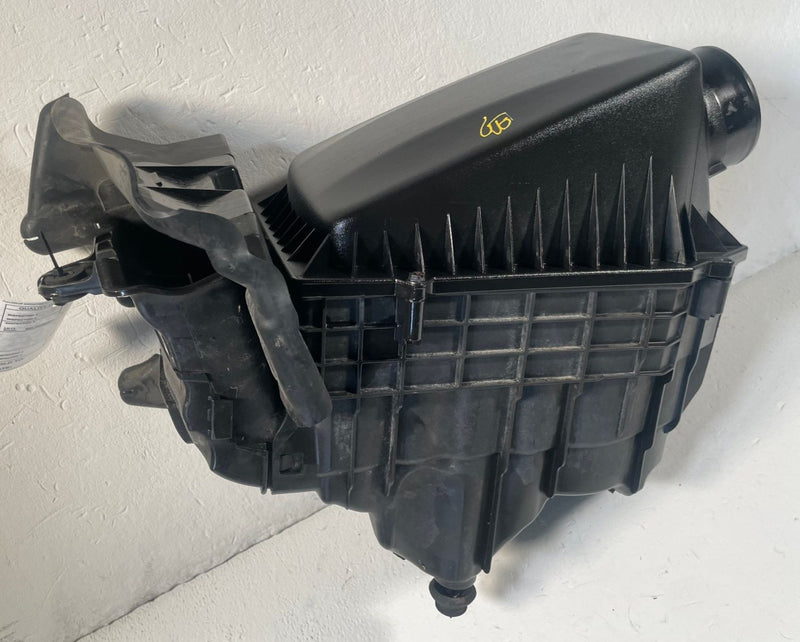 Load image into Gallery viewer, 2020-2026 JEEP GLADIATOR ENGINE AIR CLEANER INTAKE FILTER BOX 68257026AE #114156
