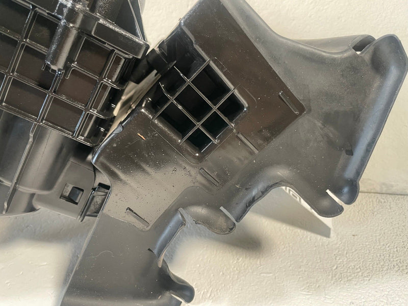 Load image into Gallery viewer, 2020-2026 JEEP GLADIATOR ENGINE AIR CLEANER INTAKE FILTER BOX 68257026AE #114156
