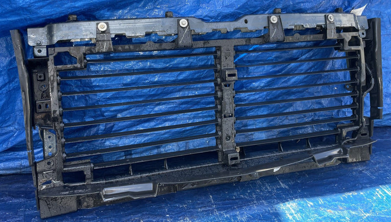 Load image into Gallery viewer, CHEVROLET SILVERADO 1500 FRONT RADIATOR ACTIVE SHUTTER ASSEMBLY 19-22 # 109444
