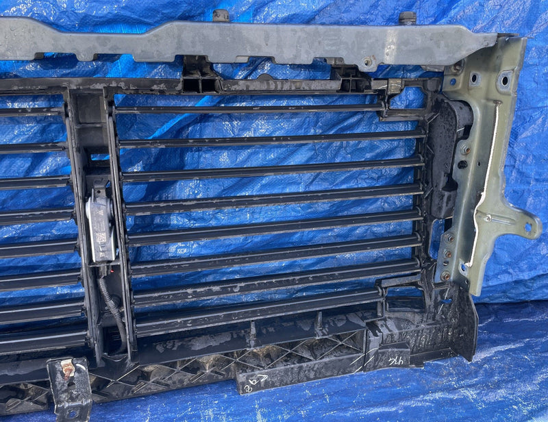 Load image into Gallery viewer, CHEVROLET SILVERADO 1500 FRONT RADIATOR ACTIVE SHUTTER ASSEMBLY 19-22 # 109444
