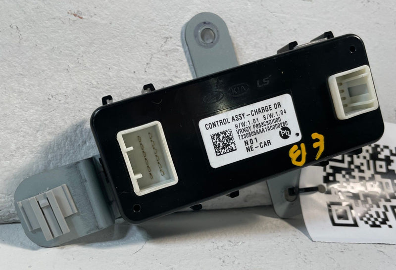 Load image into Gallery viewer, 2022-2024 HYUNDAI IONIQ 5 CHARGER DOOR CONTROL MODULE UNIT 863C3-GI000 # 107218
