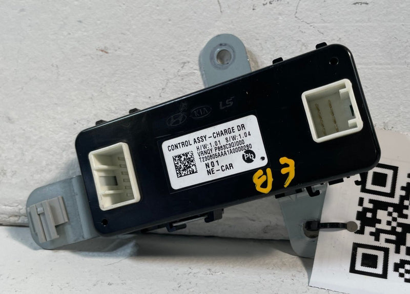 Load image into Gallery viewer, 2022-2024 HYUNDAI IONIQ 5 CHARGER DOOR CONTROL MODULE UNIT 863C3-GI000 # 107218
